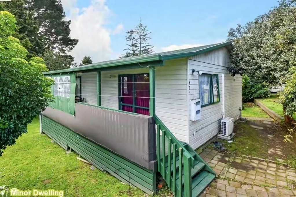 2 Bedrooms House