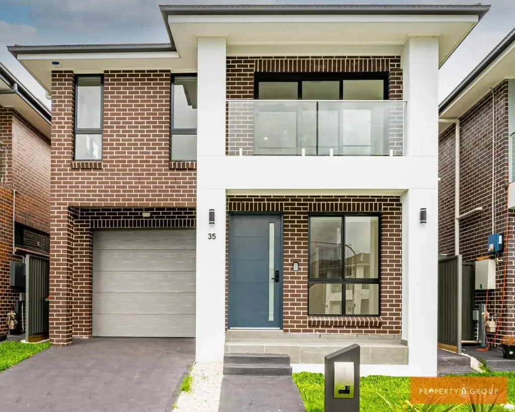 Beautiful New 4 bedroom House. Ready to move in. Next to the Schofield Train station.