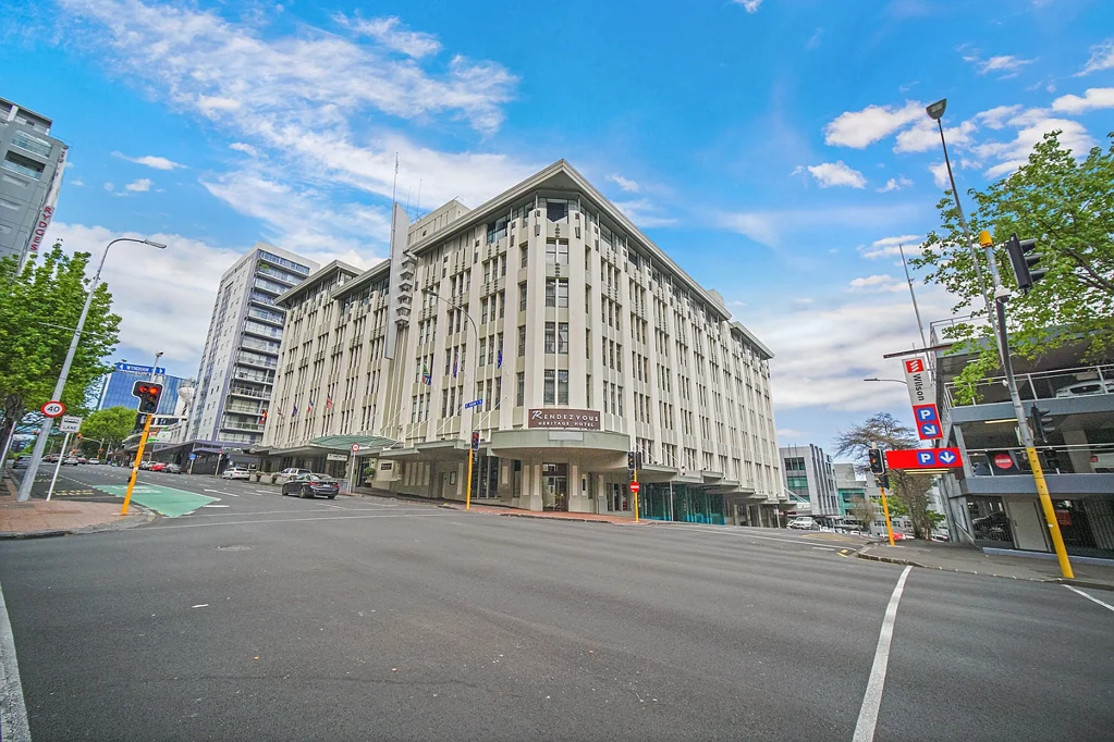 4.5 Star Hotel, Top Floor Fully Furnished Apartment