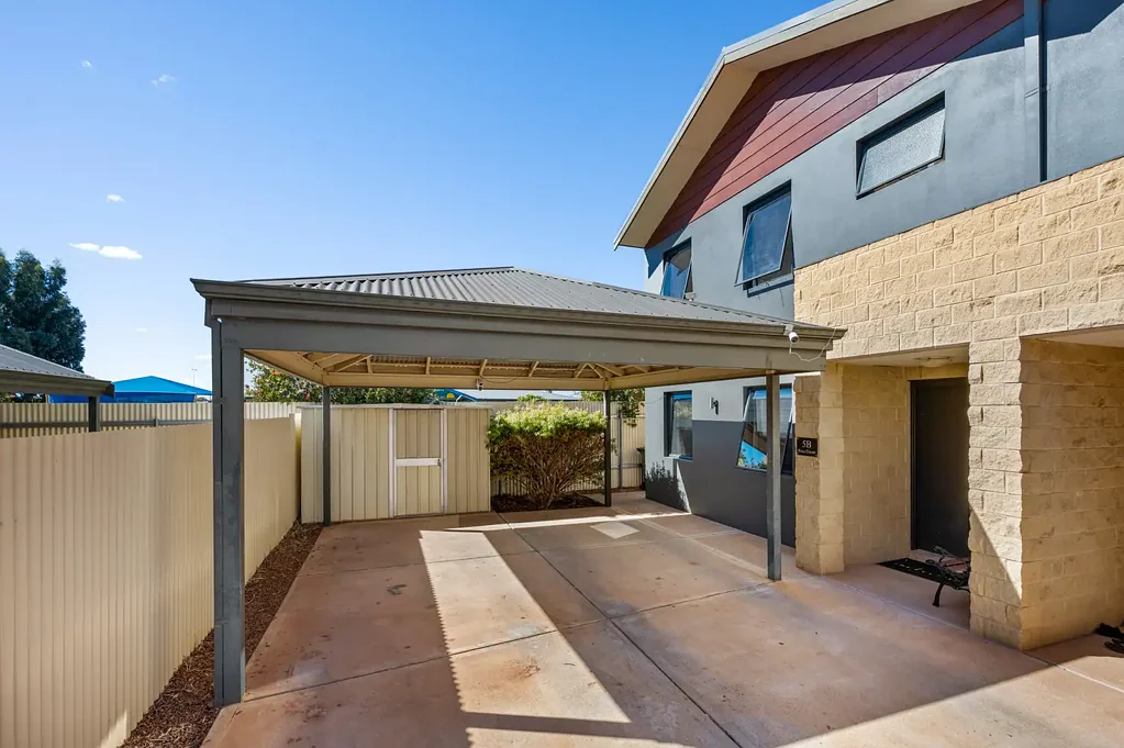 Somerville 4房  Modern 2012 Built Townhouse with a Strong Rental Yield ($880pw) & NO STRATA FEES!