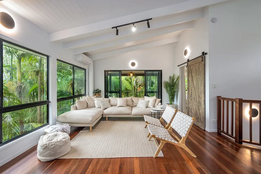 Fully Furnished - Tropical Family home in the heart of Bangalow.