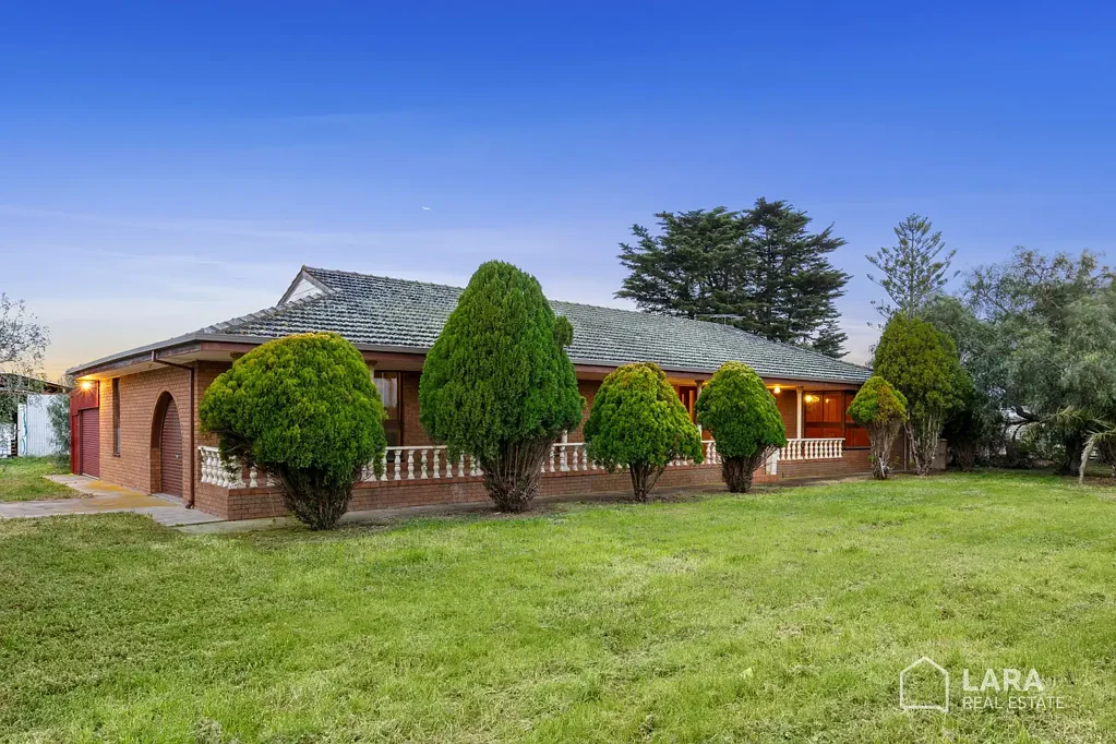 Lara 4 Bedroom 10 Acres of Lifestyle Living