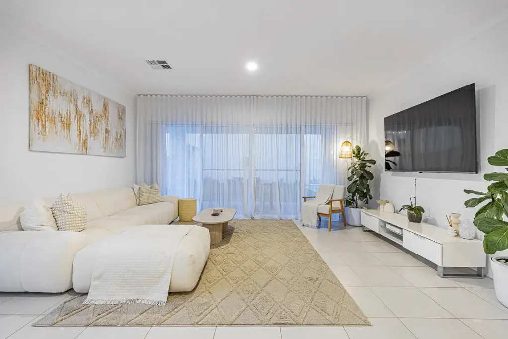 Sinagra 4房  Near New Home in the heart of Garden Park Grove