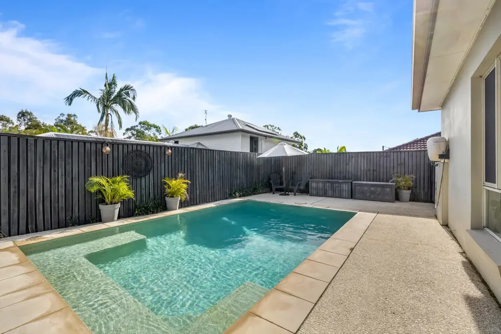 Stylish Family Living Opposite Bushland in Prestigious Ivada