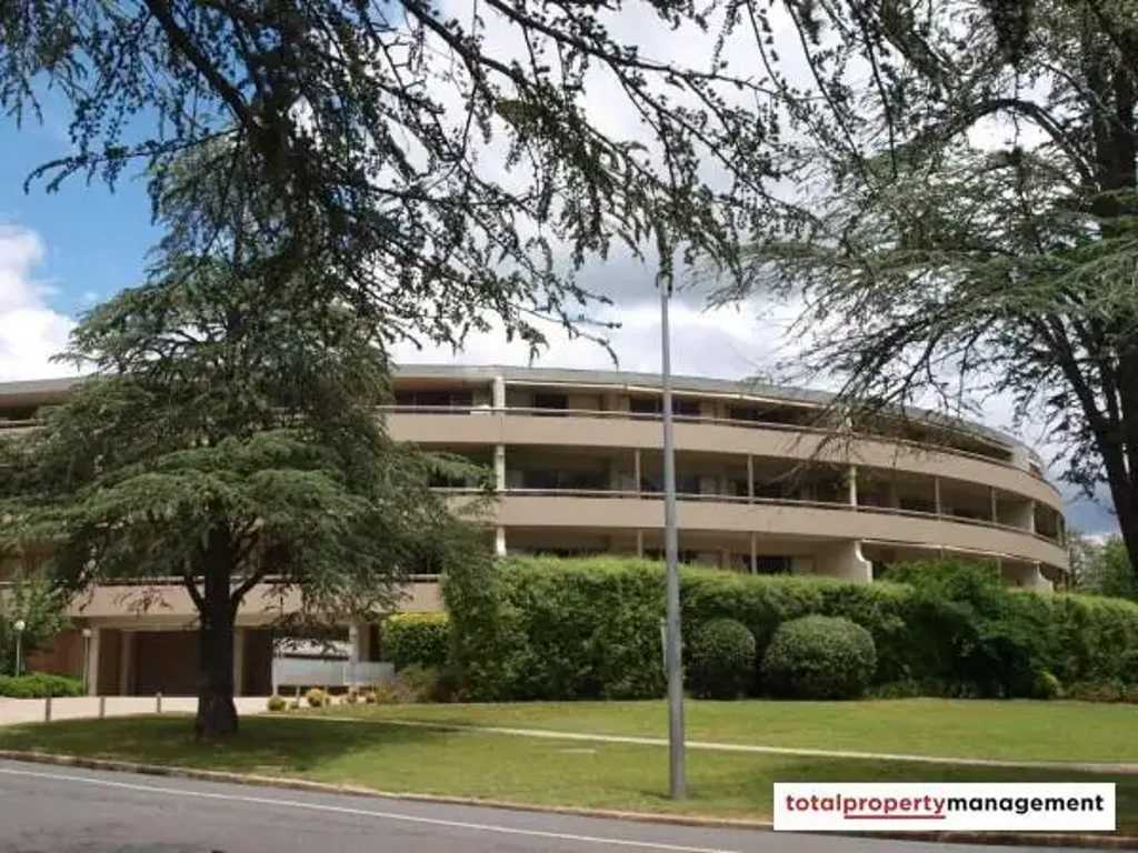 Superb Two-Bedroom Apartment Overlooking Manuka Oval & Telopea Park