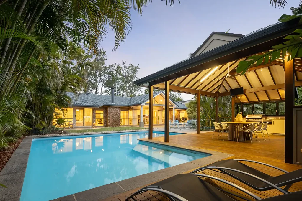 Kenmore 5ਬੈੱਡਰੂਮ A Secluded Retreat with Resort-Style Living