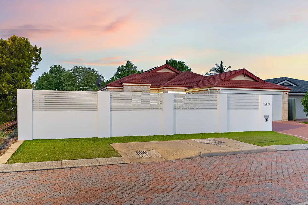 Atwell 4 Slaapkamer Parkside Family Living with Space, Privacy & Prime Location!