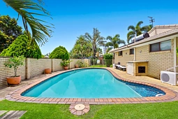 7 Seahawk Crescent, Burleigh Waters