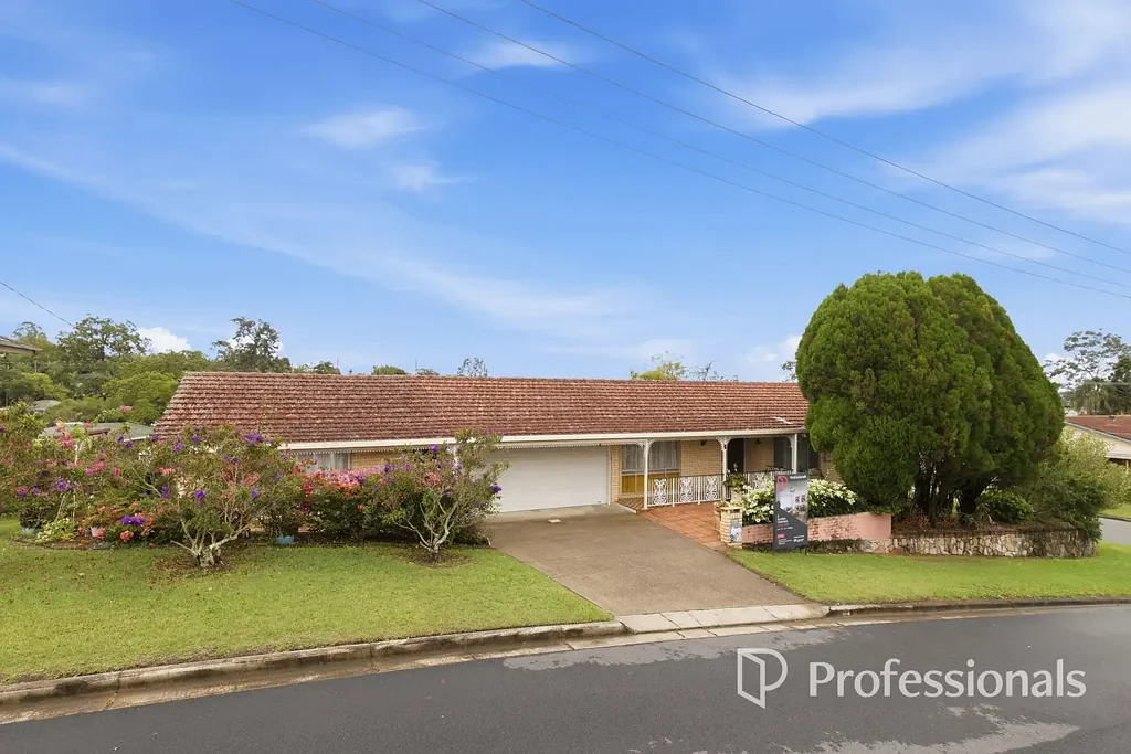 Arana Hills 4Zimmer Lowset Family Home with Massive Studio!