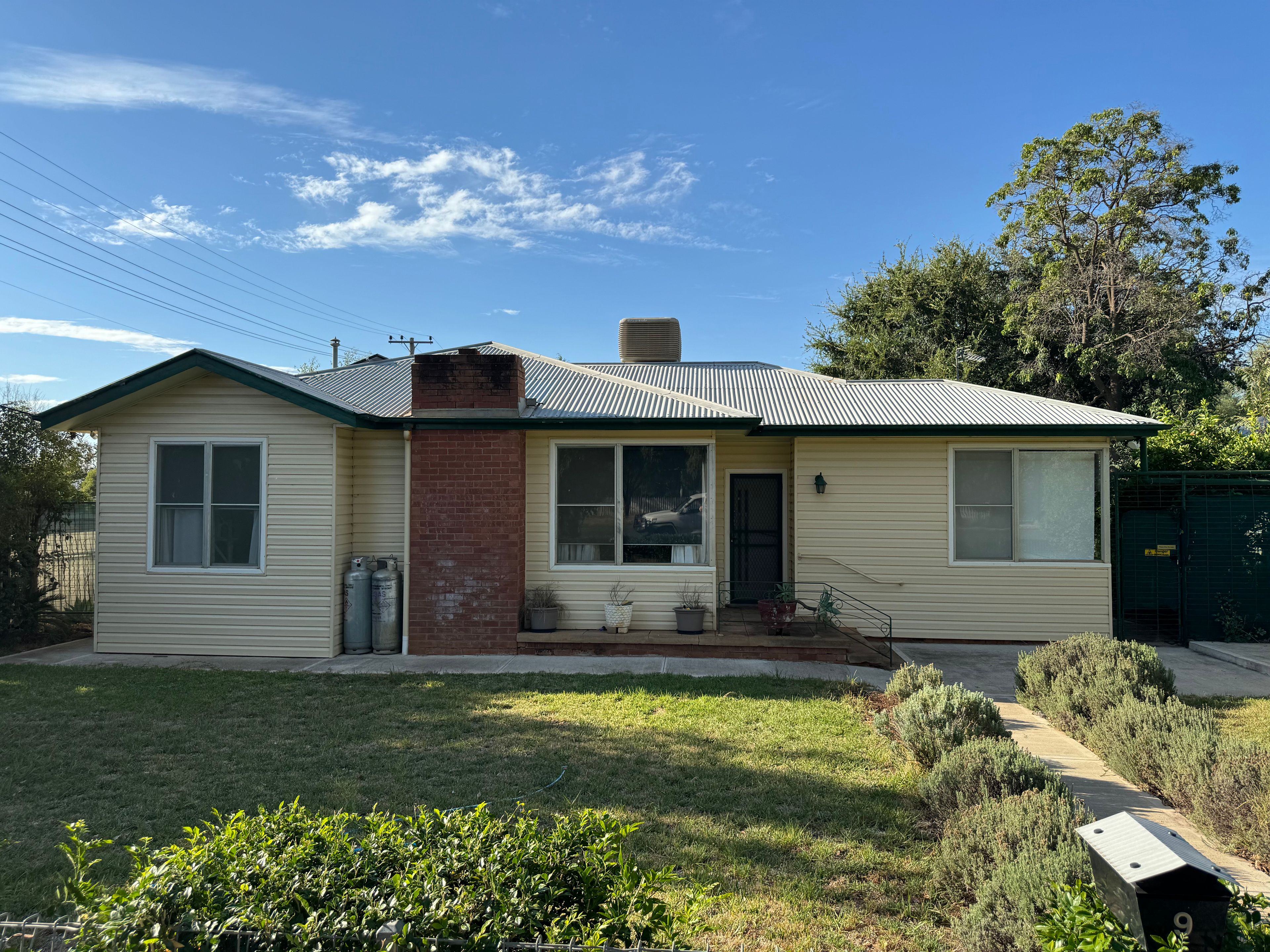 9 MAHONGA ST, CONDOBOLIN NSW 2877, 0 habitaciones, 0 baños, House