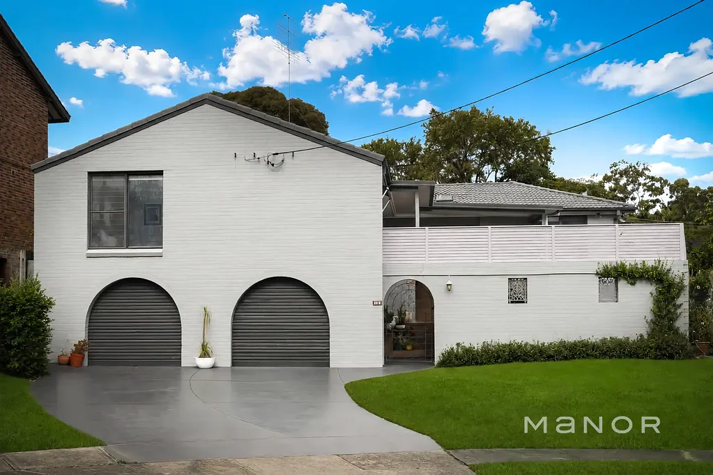 Winston Hills 4침실 Spacious Family Living in a Peaceful Cul-de-Sac Setting