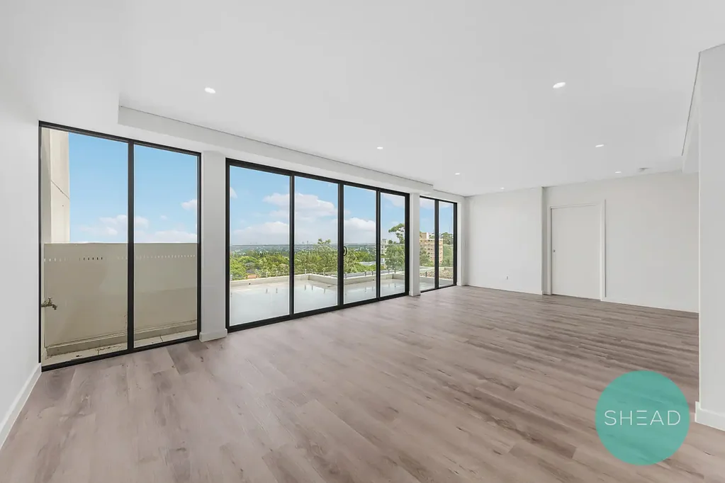 3 - BEDROOM RESIDENCE WITH HARBOUR VIEW