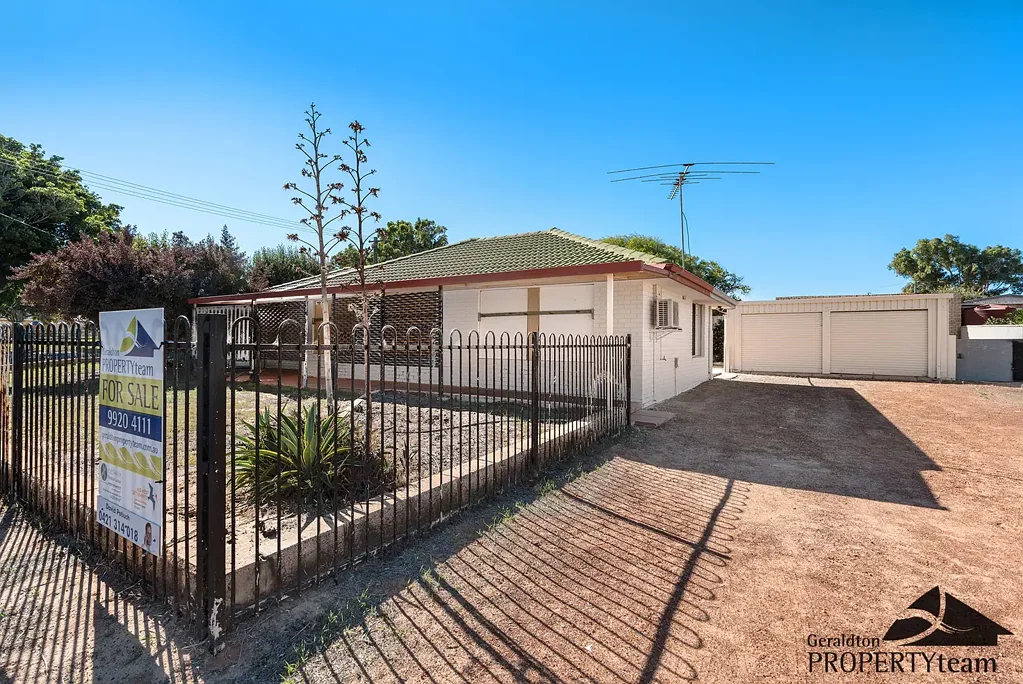 Spalding 4房  Enjoy this recently remodeled home