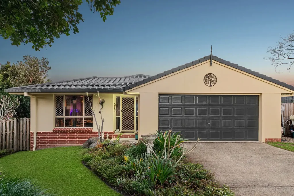 Noosaville 3 Bedroom Private, Renovated Retreat with Ultimate Entertaining Deck