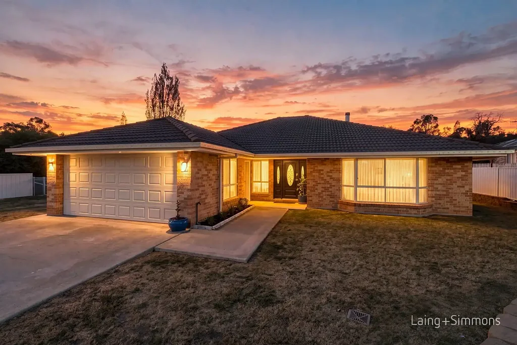 Uralla 5कमरा Exceptional Space Living & Family on 1,858m²