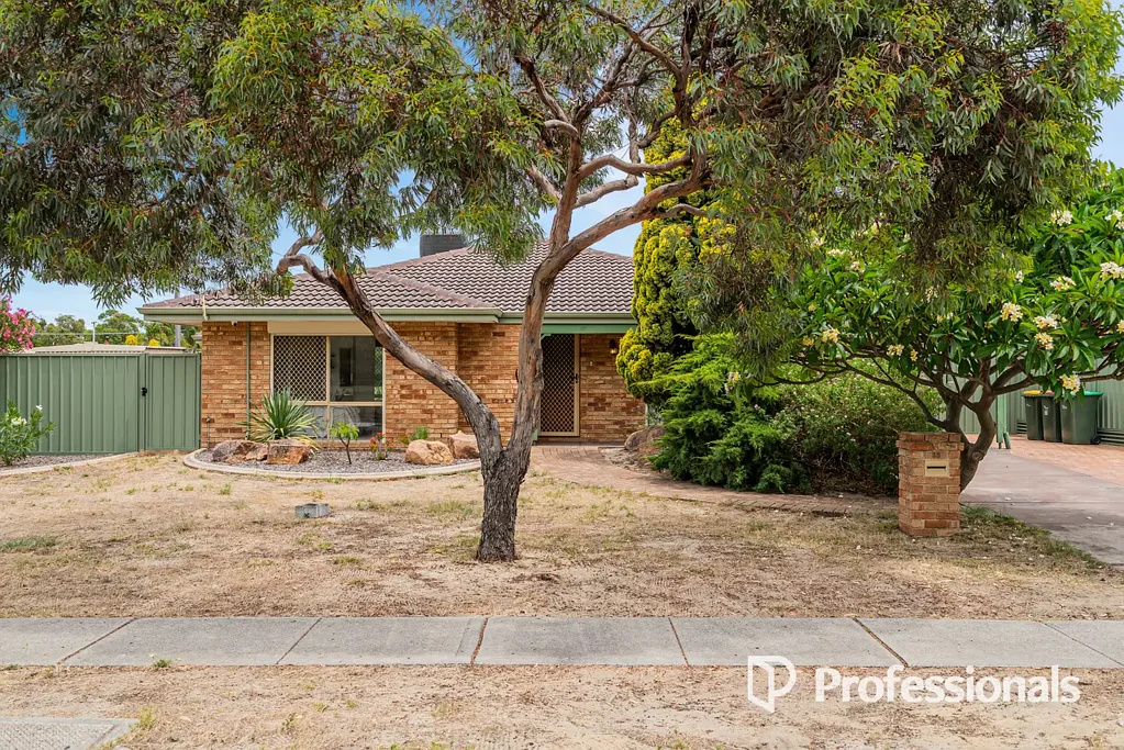 33 Highclere Boulevard, Marangaroo, WA 6064