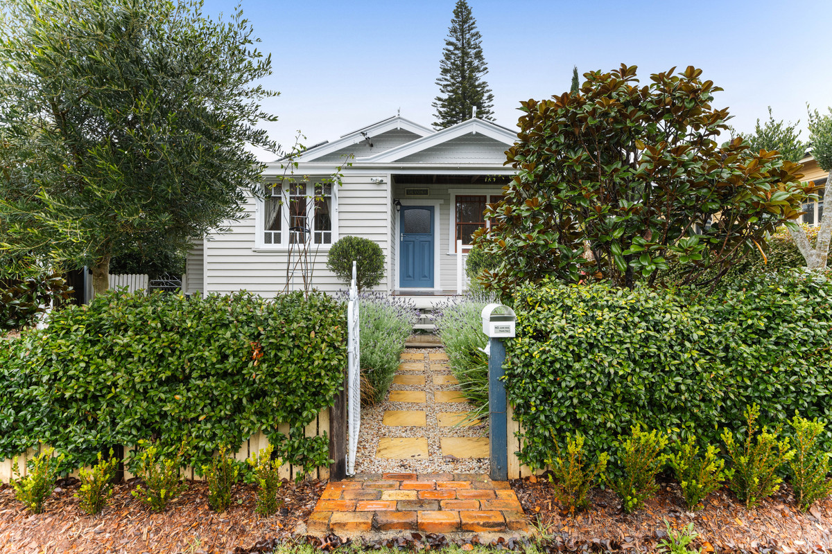 16 HENDERSON ST, NEWTOWN QLD 4350, 0 habitaciones, 0 baños, House