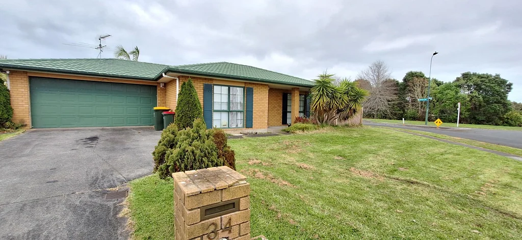 Flat Bush Sunny 3-Bedroom Brick Home