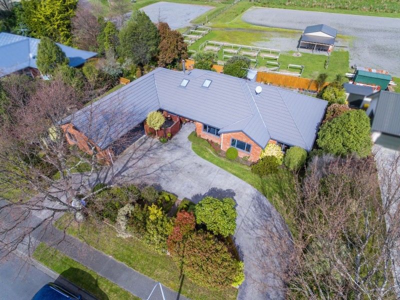 13 Emerald Hill Drive, Birchville, Upper Hutt, 5 침실, 2 욕실