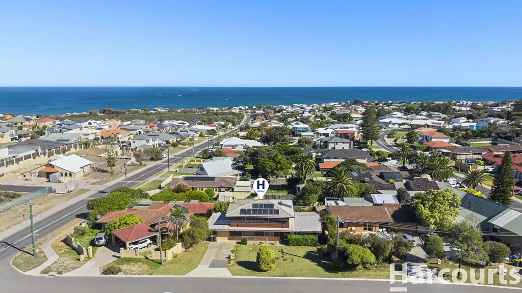 Quinns Rocks 4房  A COASTAL CLASSIC READY FOR ITS NEXT CHAPTER