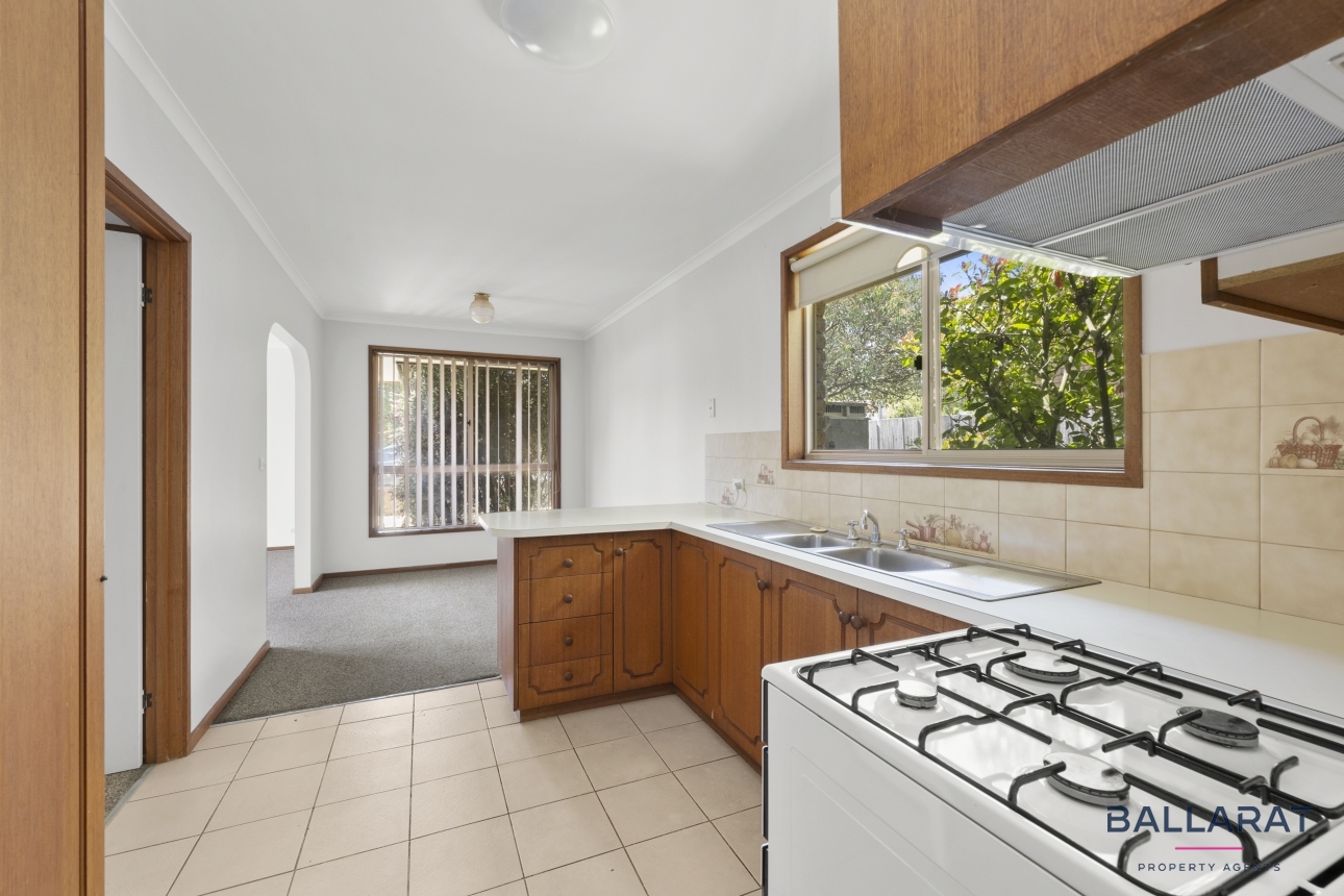 UNIT 4 221 YORK ST, BALLARAT EAST VIC 3350, 0部屋, 0バスルーム, Townhouse