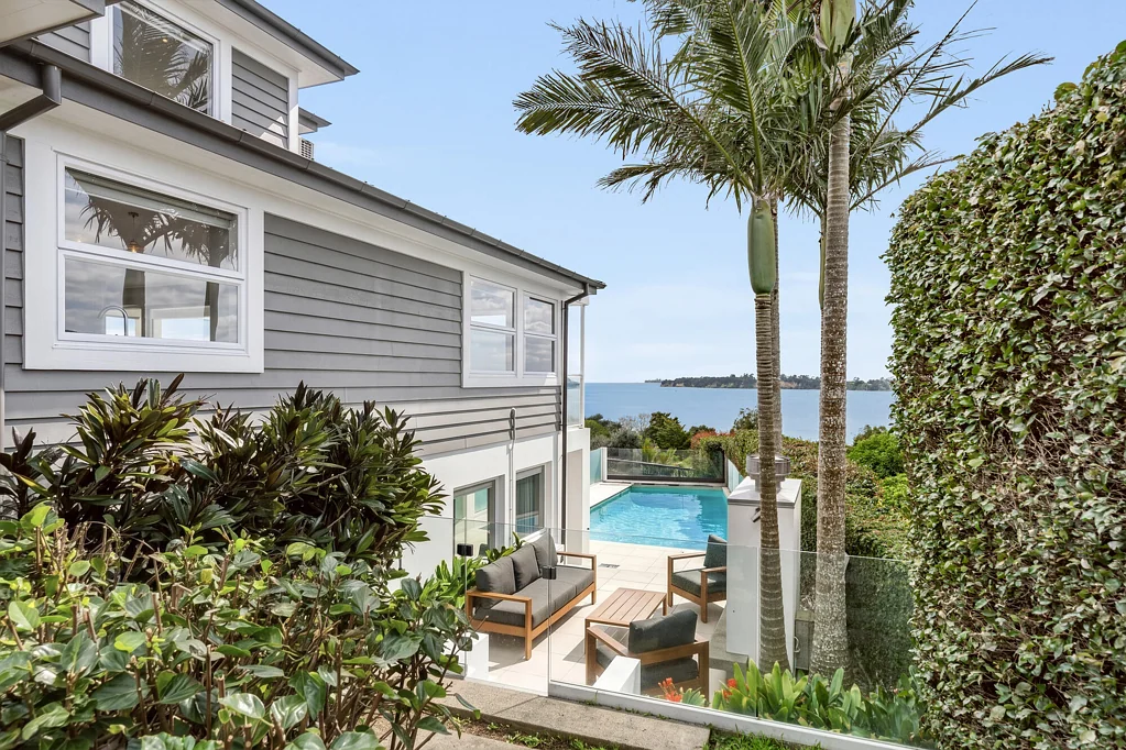 Glendowie 4 Slaapkamer Water views, family scale – now priced $3,185,000!