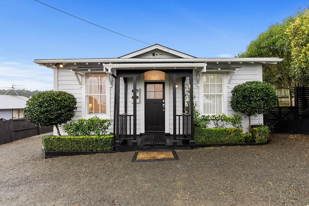 Pukekohe 3कमरा DELICIOUS CHARACTER WITH A GLORIOUS BACKYARD