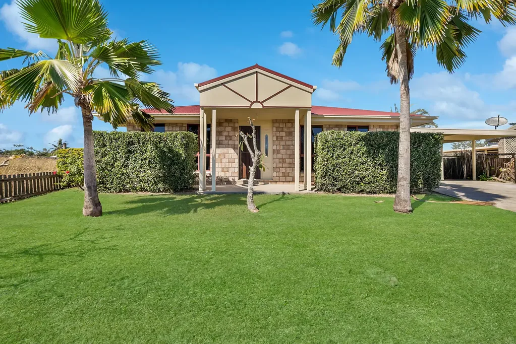 Hay Point 4房  Prime Hay Point Location – Room for the Family and Just a stroll to the Beach