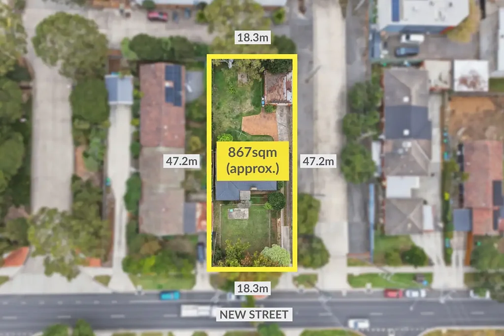 Ringwood 3房 宽敞867sqm地块 未来潜力无限 开放式客厅 自然光充沛 功能厨房吧台 卧室舒适 浴室特色 后院娱乐 车库长车道 学区便利 购物娱乐近 绿地环绕 连通性佳 Position, Potential & Convenience in Prime Ringwood