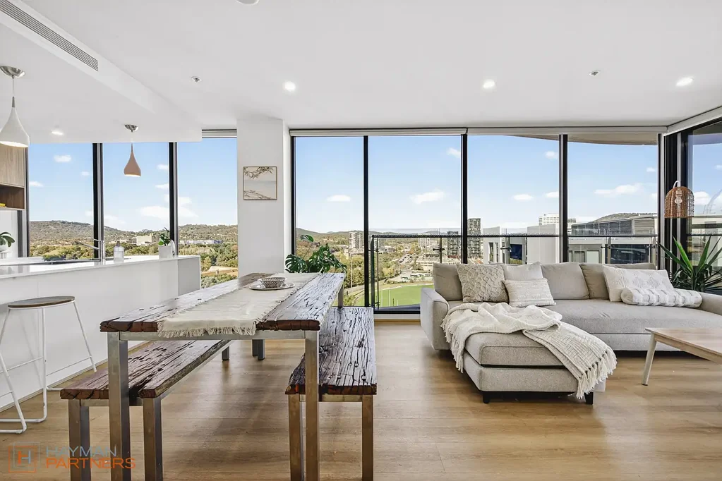 Phillip 3房  Designer 15th Floor Residence with Striking Views of the Woden Valley