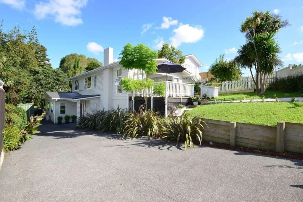 Renovated 4-bedroom Home in Torbay
