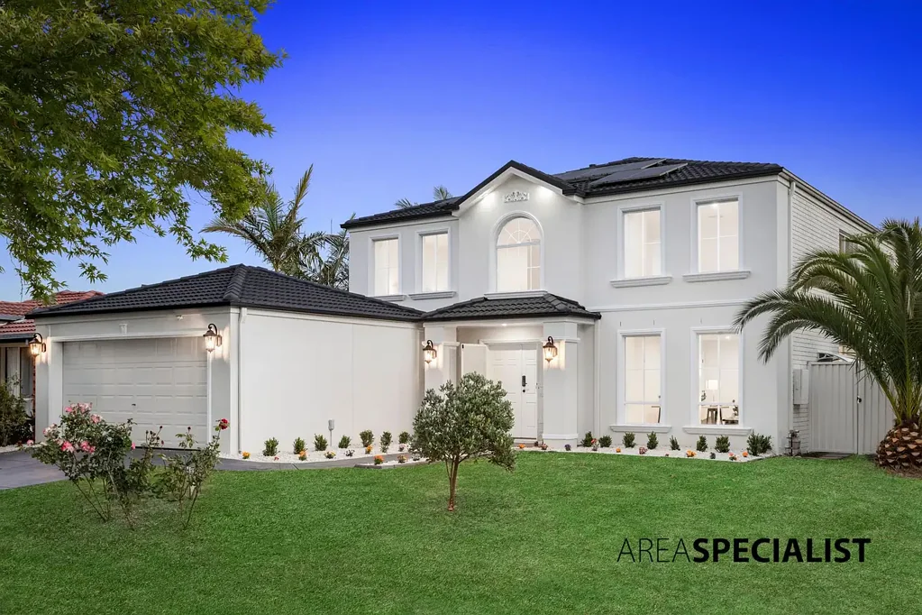Cranbourne East 5침실 A Fully Renovated Family Showpiece in the Prestigious Hunt Club Estate