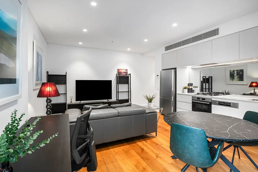 Furnished apartment in ultra convenient location!