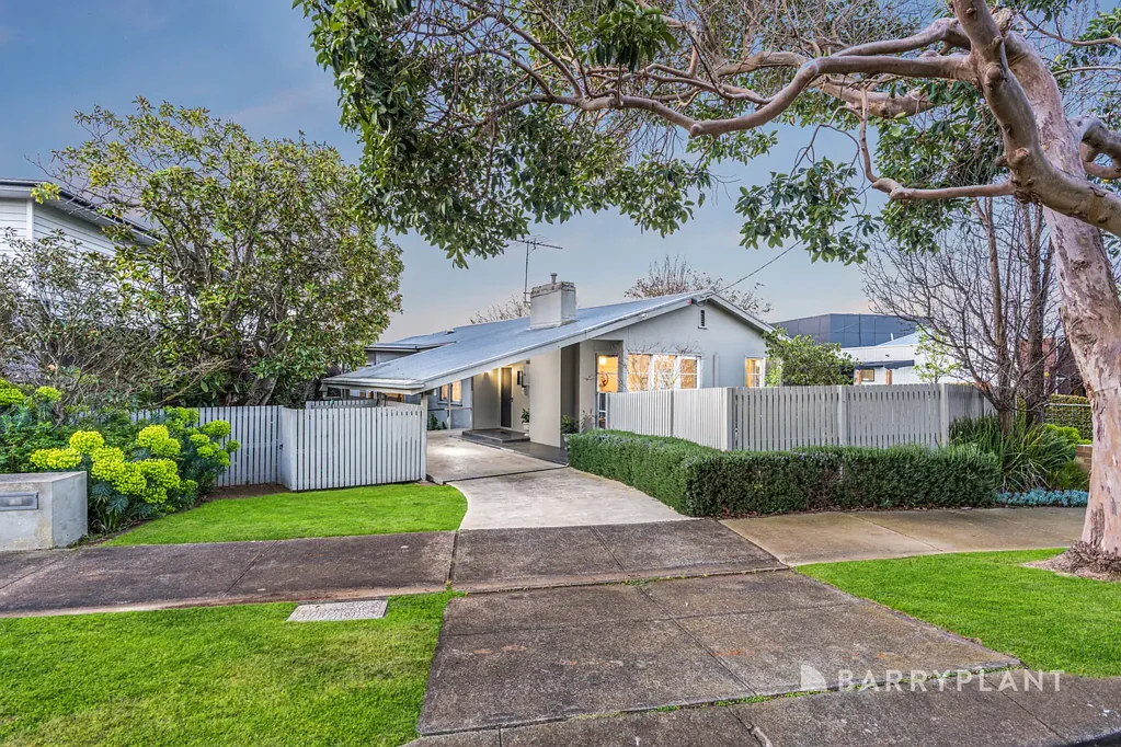 Belmont 3ਬੈੱਡਰੂਮ A Warm & Welcoming Belmont Home with Space to Settle In