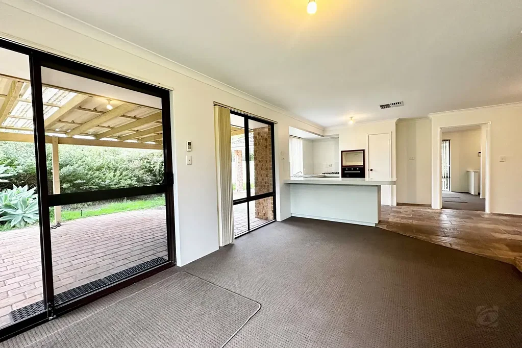 SPACIOUS FAMILY HOME SURROUNDED BY AMENITIES
HOME OPEN SATURDAY 18 JULY AT 1.15PM SHARP!