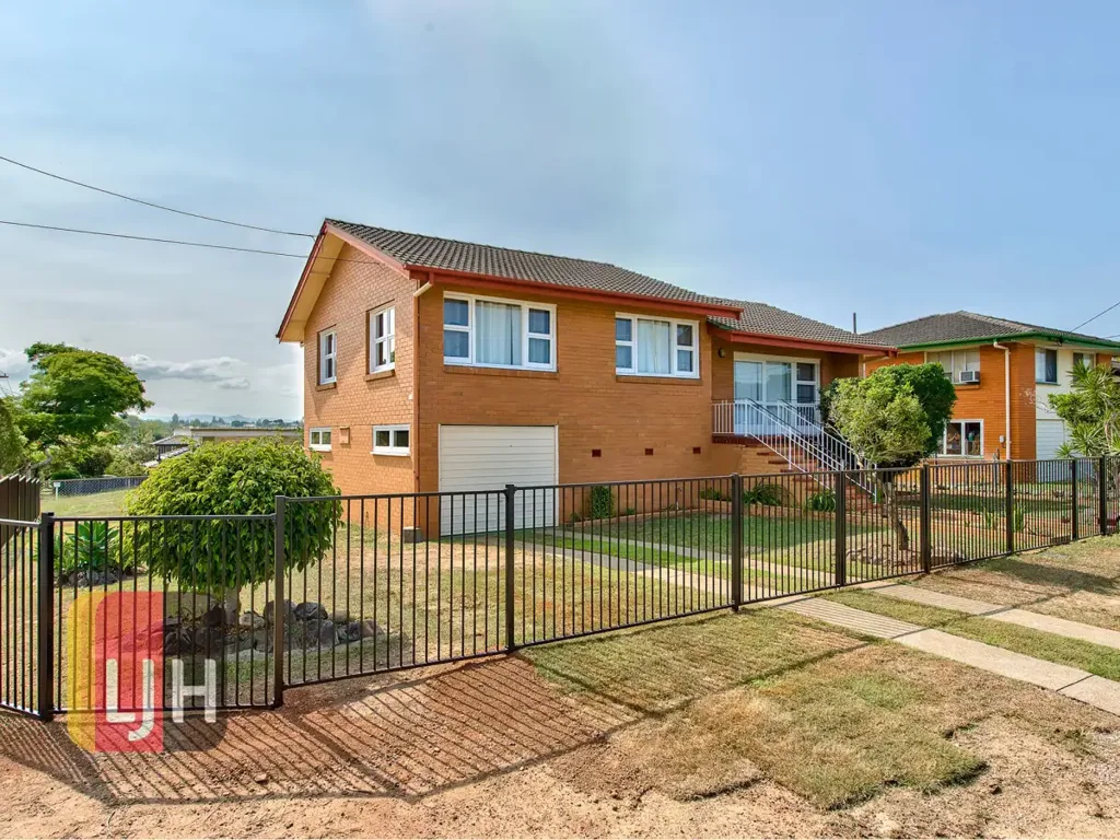 BIG, FAMILY-FRIENDLY 3 BEDROOM HOME IN GEEBUNG