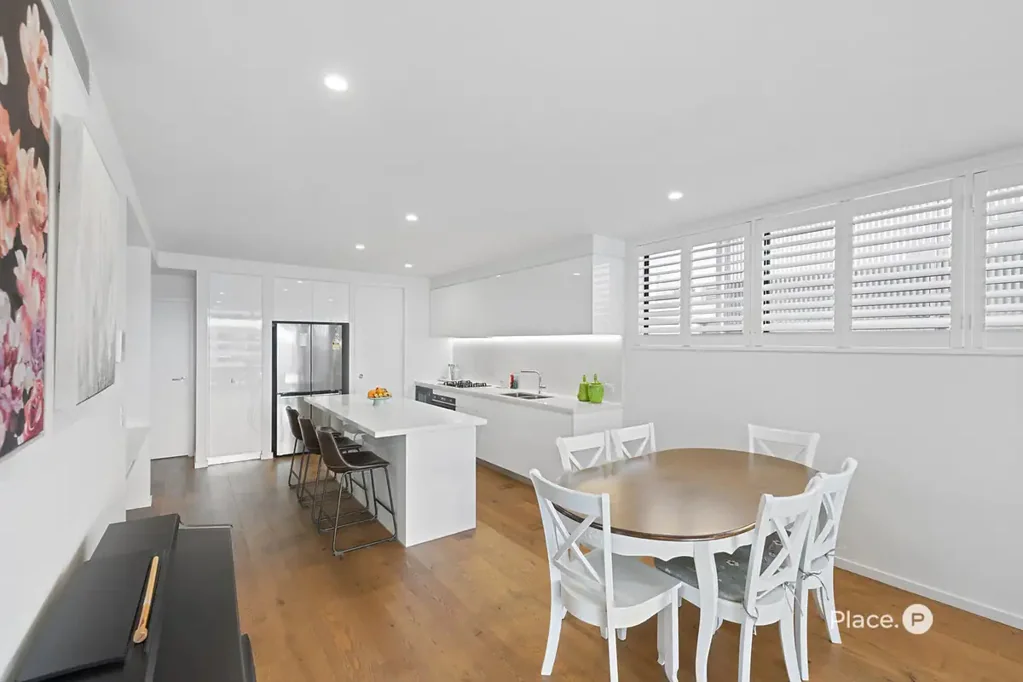 West End 3ਬੈੱਡਰੂਮ Immaculate three-bedroom apartment in coveted inner-city locale