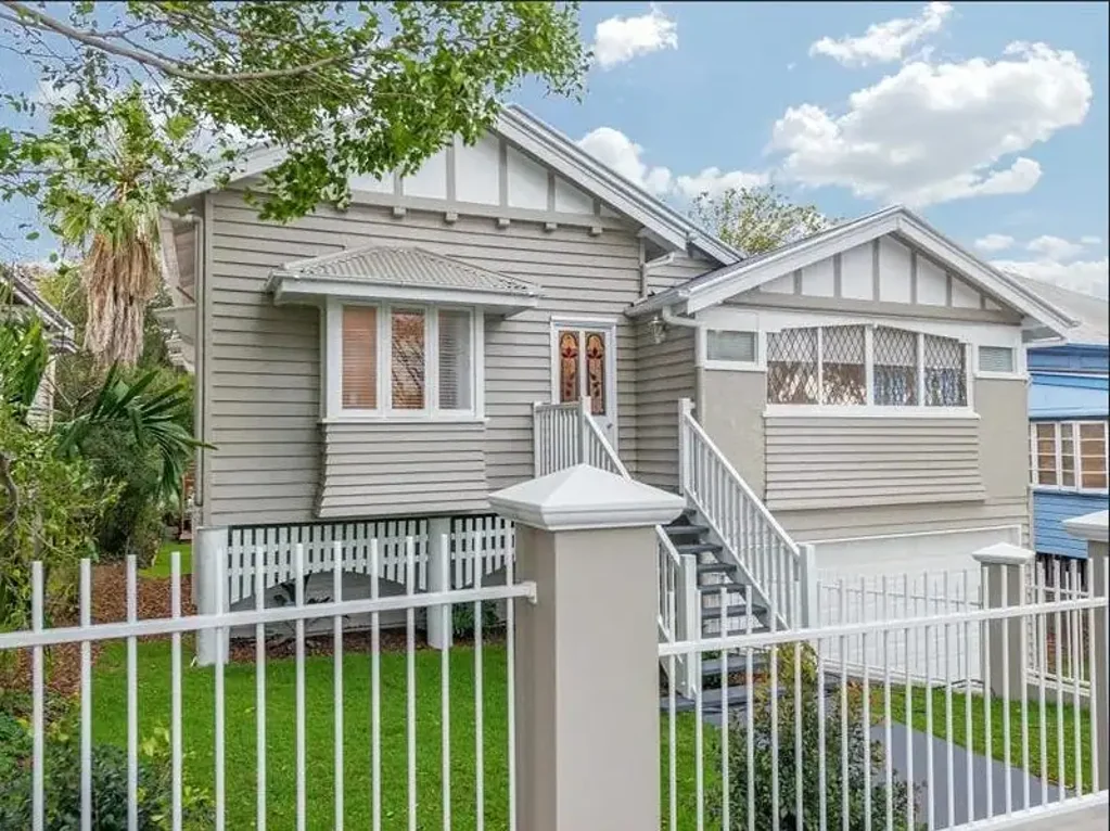 Spacious 4-Bedroom Family Home in the Heart of Albion