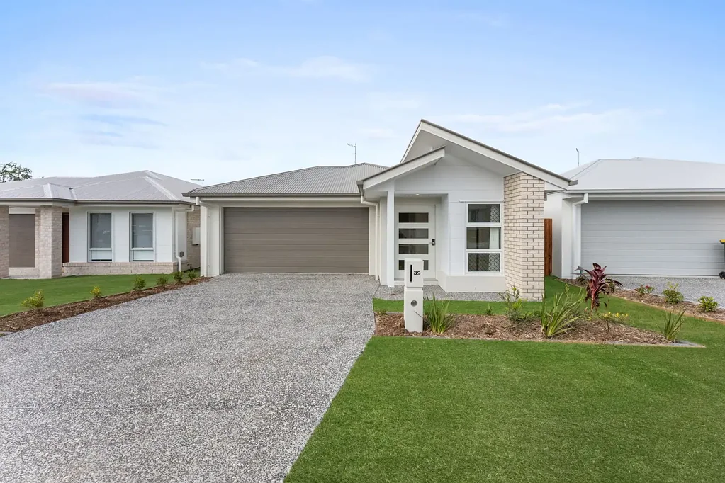Flagstone 4Kwarto Brand New Ingenious Home On A 404m² Block!