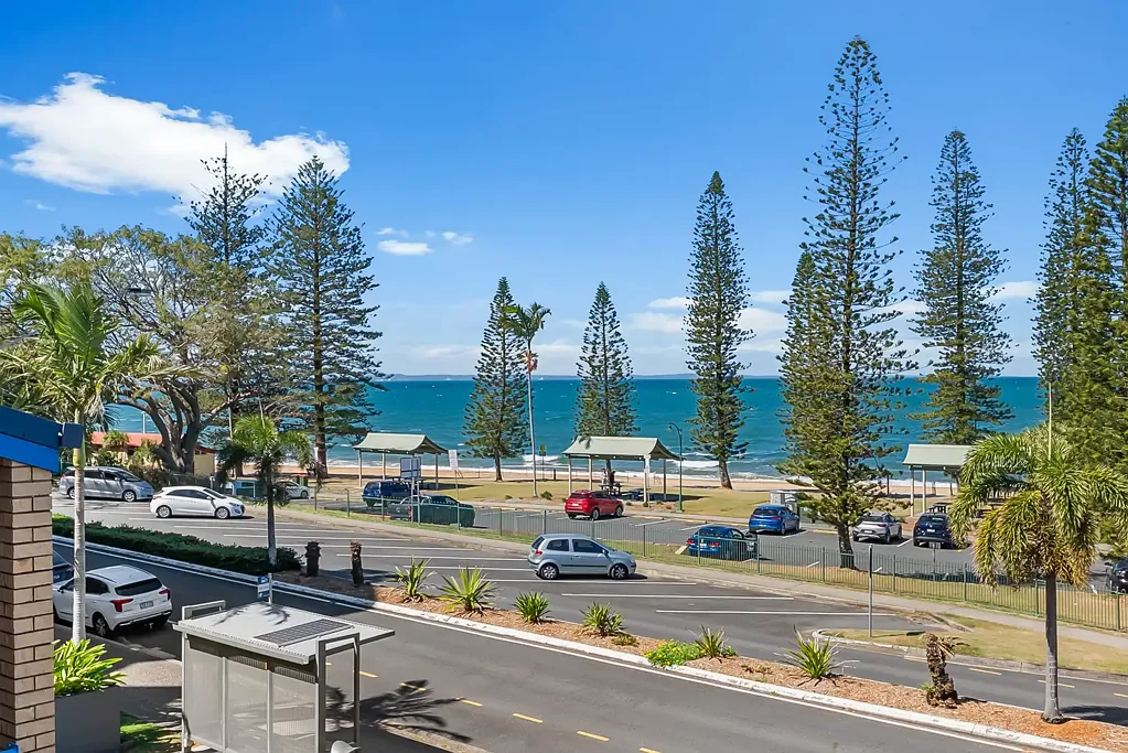 Redcliffe 2房  Top-Floor Unit Offering Views & Endless Potential