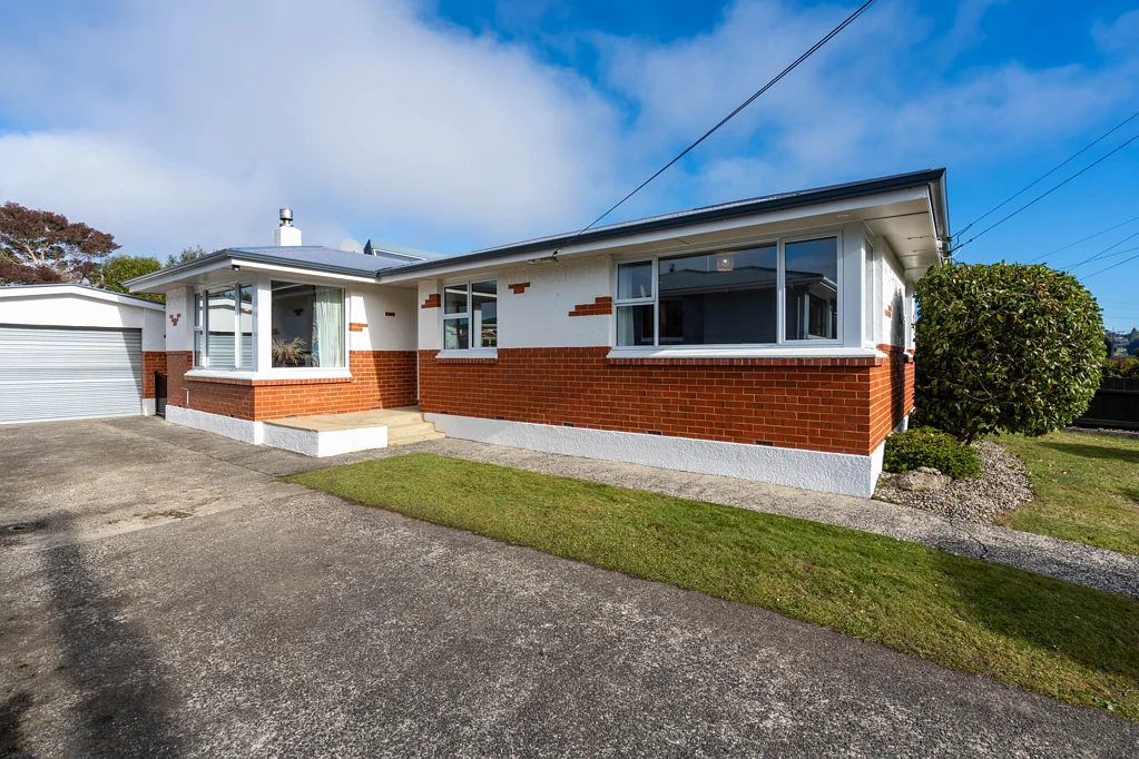 Halfway Bush 3 Bedroom Space, Sun & Something Special