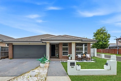 Cranebrook 5Habitaciones Streamlined Family Home set Within the Highly Sought-After Waterside Estate