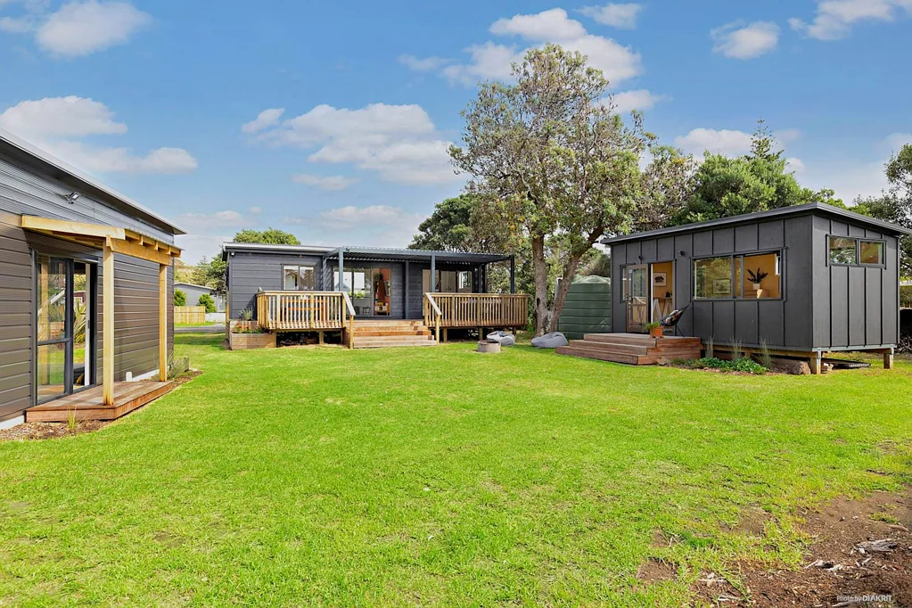 Port Waikato 2房  Holiday Home & Income Stream in One