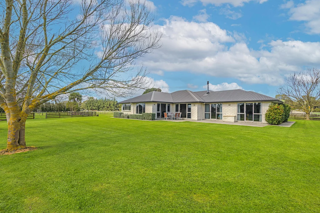Pahiatua 5બેડરૂમ Chatham charm