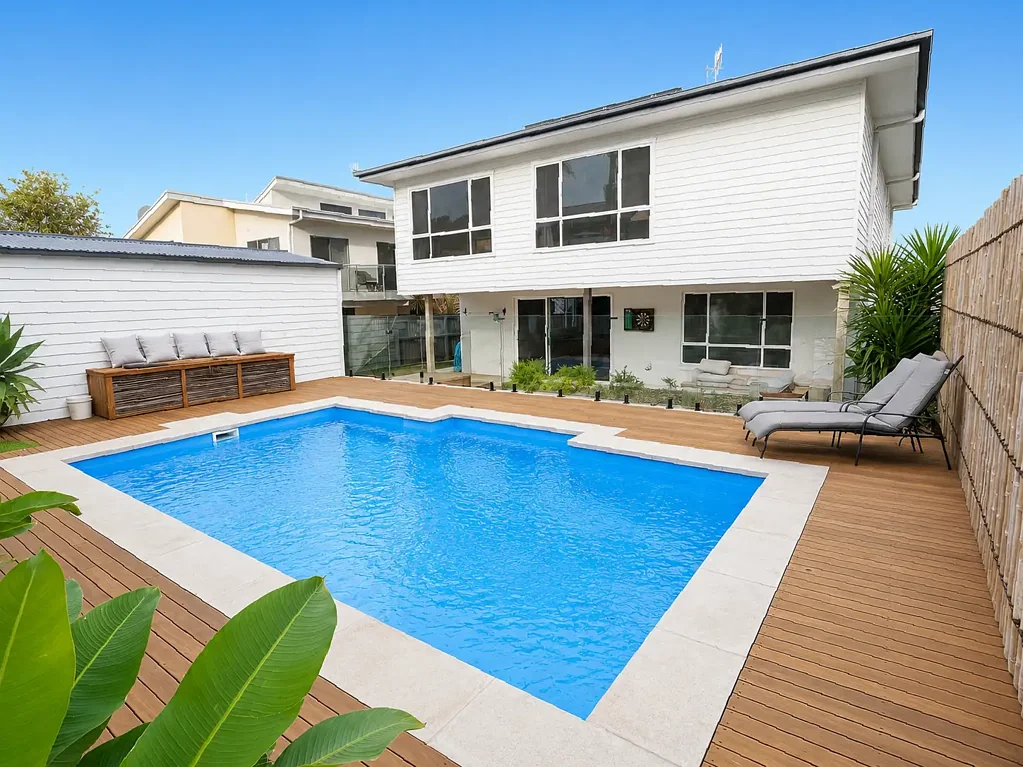 Downstairs Two Bedroom - Pool, Water & Electricity Included