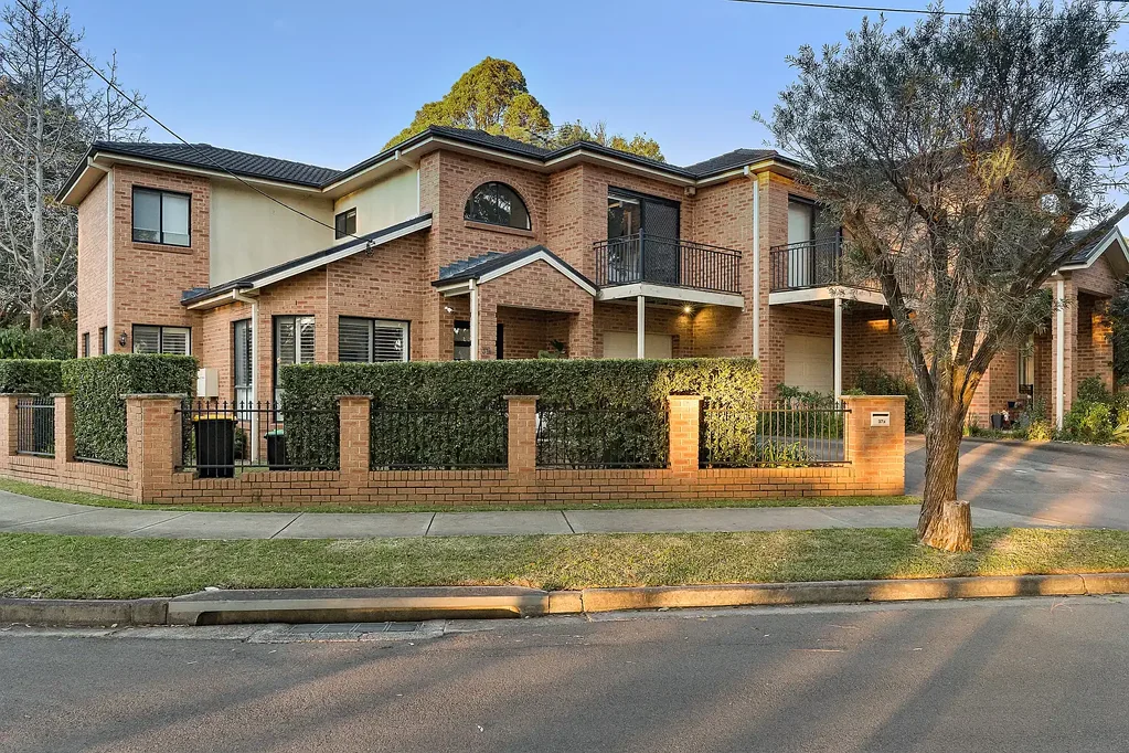 Beautifully Stylish, Modern Family home in Quiet and Leafy Locale