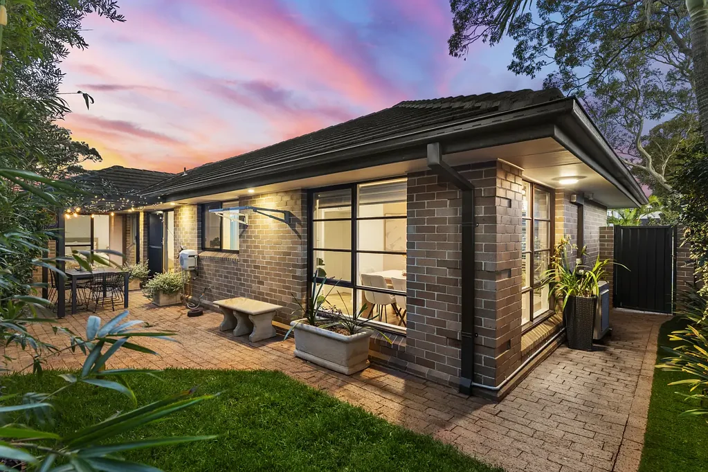 Caringbah South 3房 黄金地段低维护 宽敞空间优质装修 北向单层别墅 主卧套间车库安全通道 Low-Maintenance Villa Living Perfected