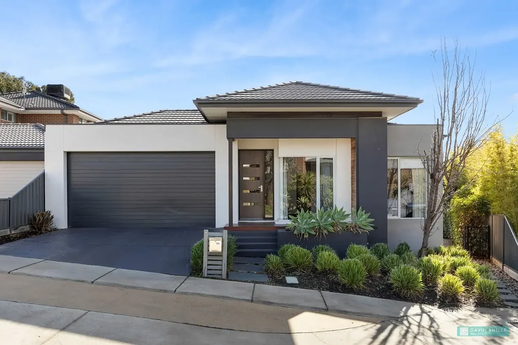 8 Benwerren Cl, Strathdale, VIC 3550