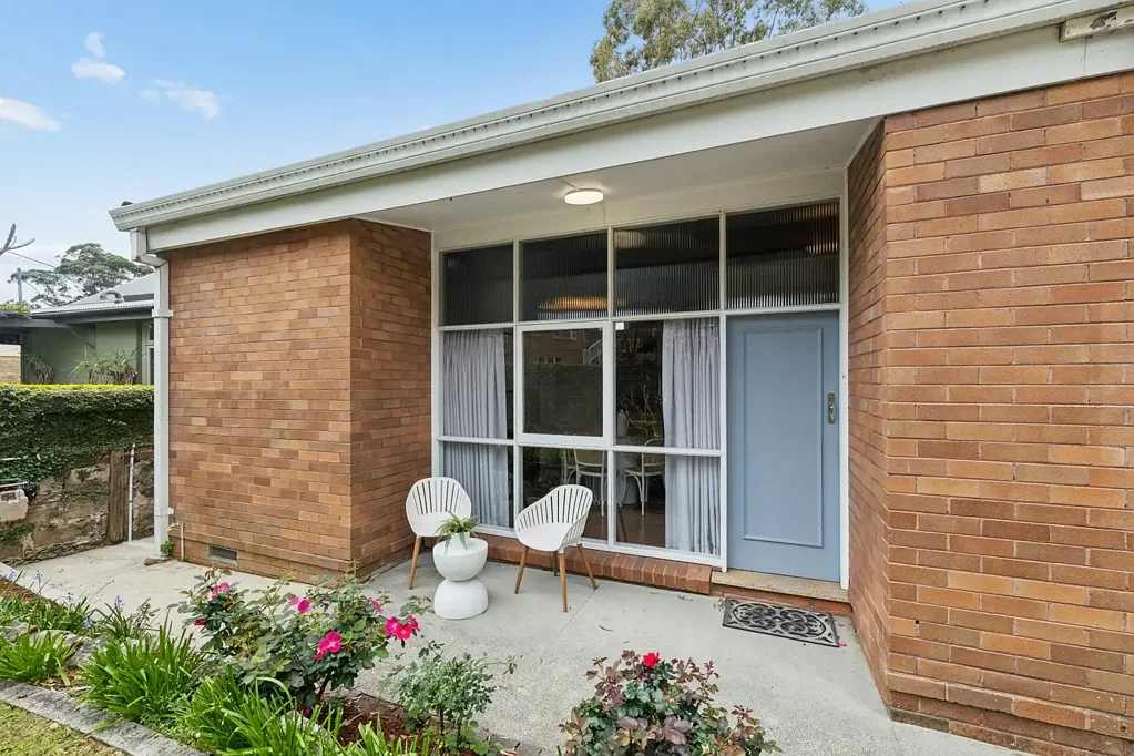 Oatley 4બેડરૂમ Family Home with Renovation Potential on Over 1,200sqm