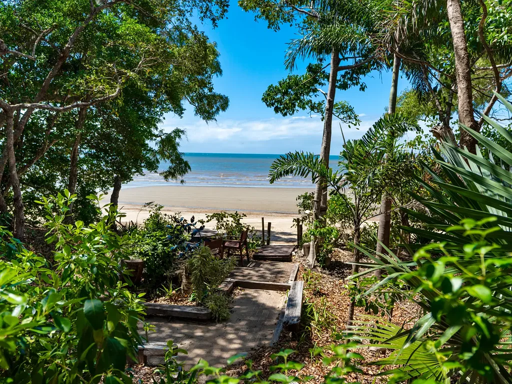 Cooktown 4બેડરૂમ QUARANTINE BAY - ABSOLUTE BEACH FRONT!!! LUXURY DESIGNER TREE HOUSE.